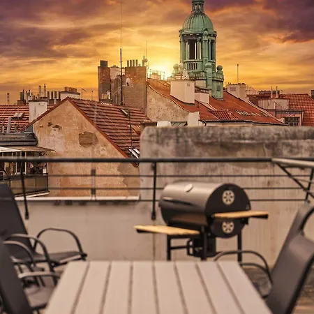 Dicaprio Penthouse Terrace Apartment