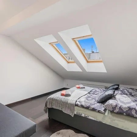Dicaprio Penthouse Terrace Apartment