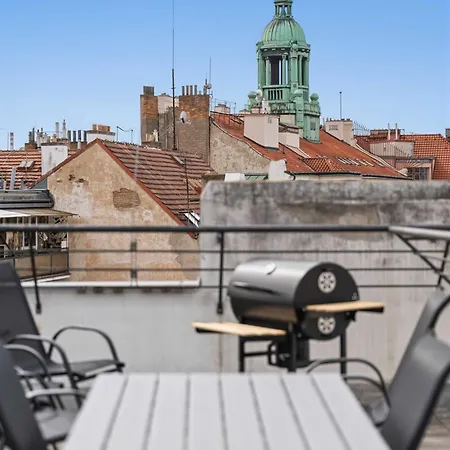 Dicaprio Penthouse Terrace Apartment Prague
